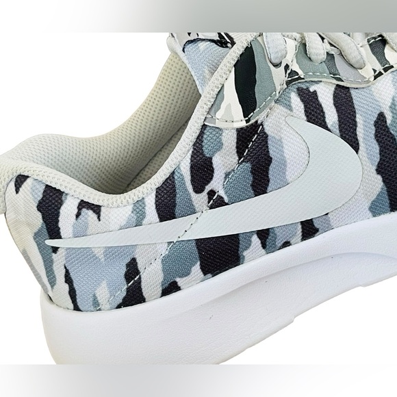 Nike Tanjun Prin Running Shoes 6Y, Women’s Size 7 US, grey camouflage - Picture 10 of 15